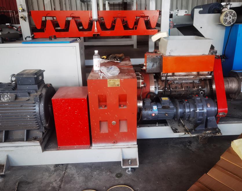 Butylgummi vattentät membranproduktionslinje