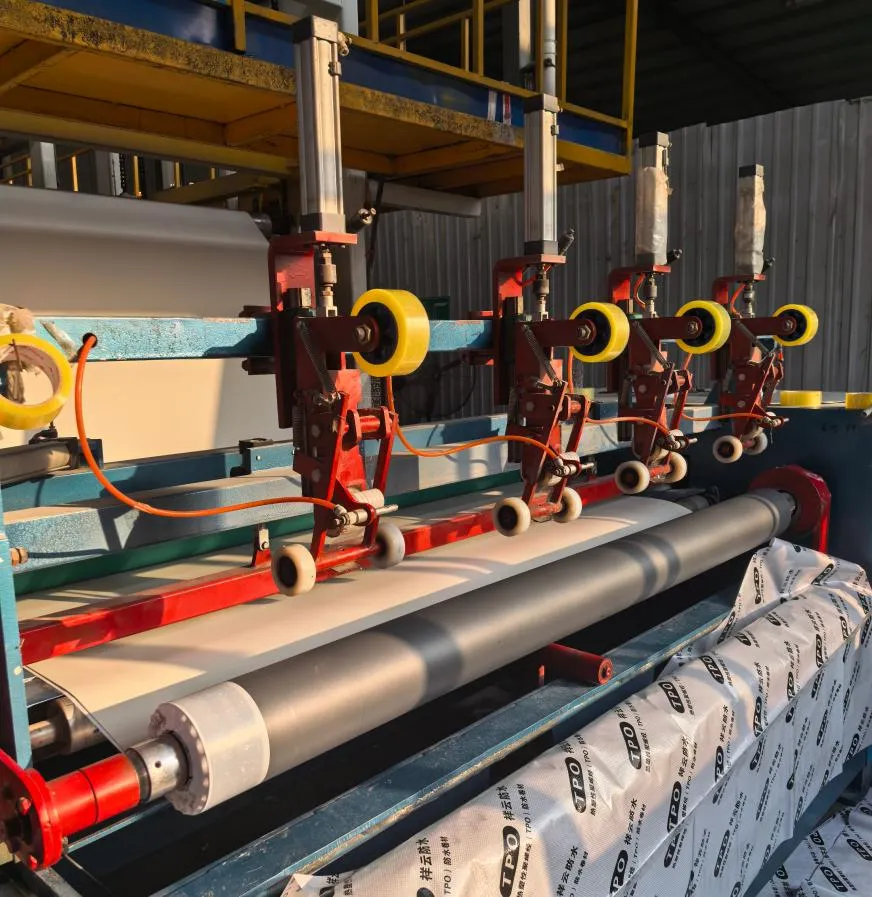 Vattentätande membran av polyvinylklorid (PVC).